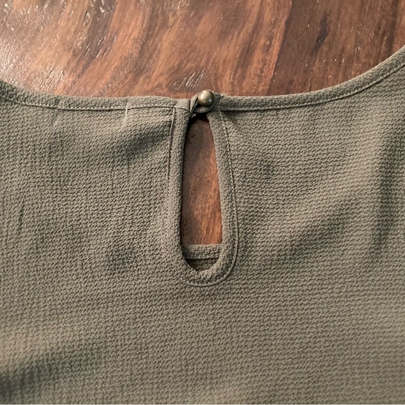 Olive Green Cold Shoulder Top Long Sleeve Blouse Flowy Size Small S - Picture 8 of 11